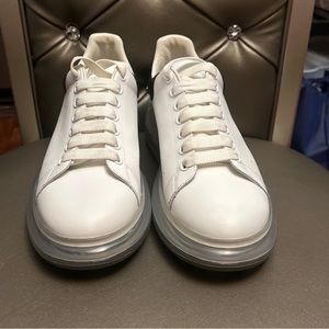 Alexander McQueens Size 44